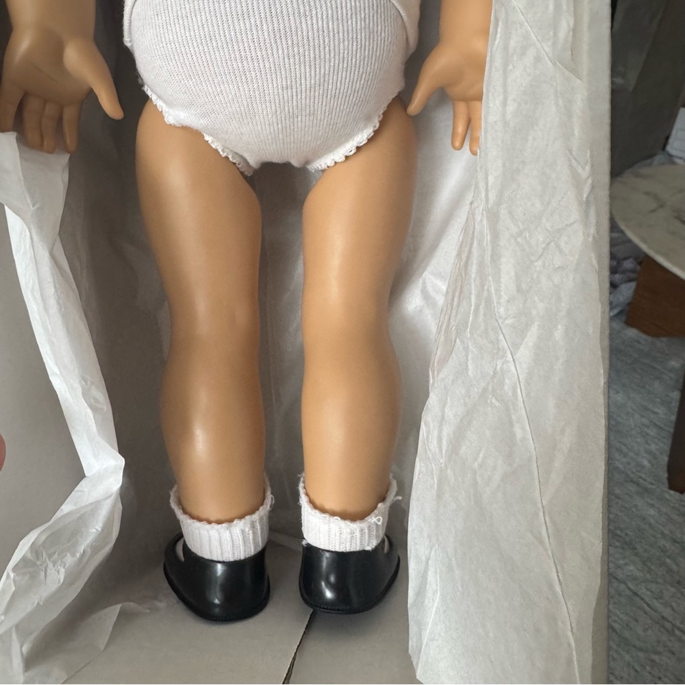 American Girl Molly Doll & Book - Picture 10 of 16